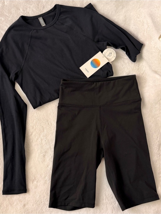 Vuori Tops - Vuori black ribbed long sleeves top + biker pants set